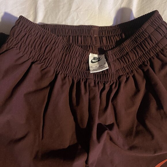 Nike Women's Sportwear Trackpants - Picture 4 of 4